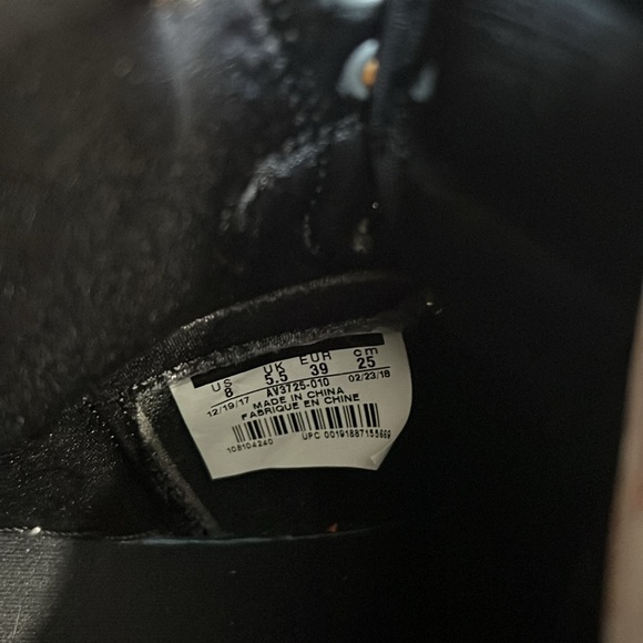 Jordan 1 Retro High OG - Picture 2 of 6